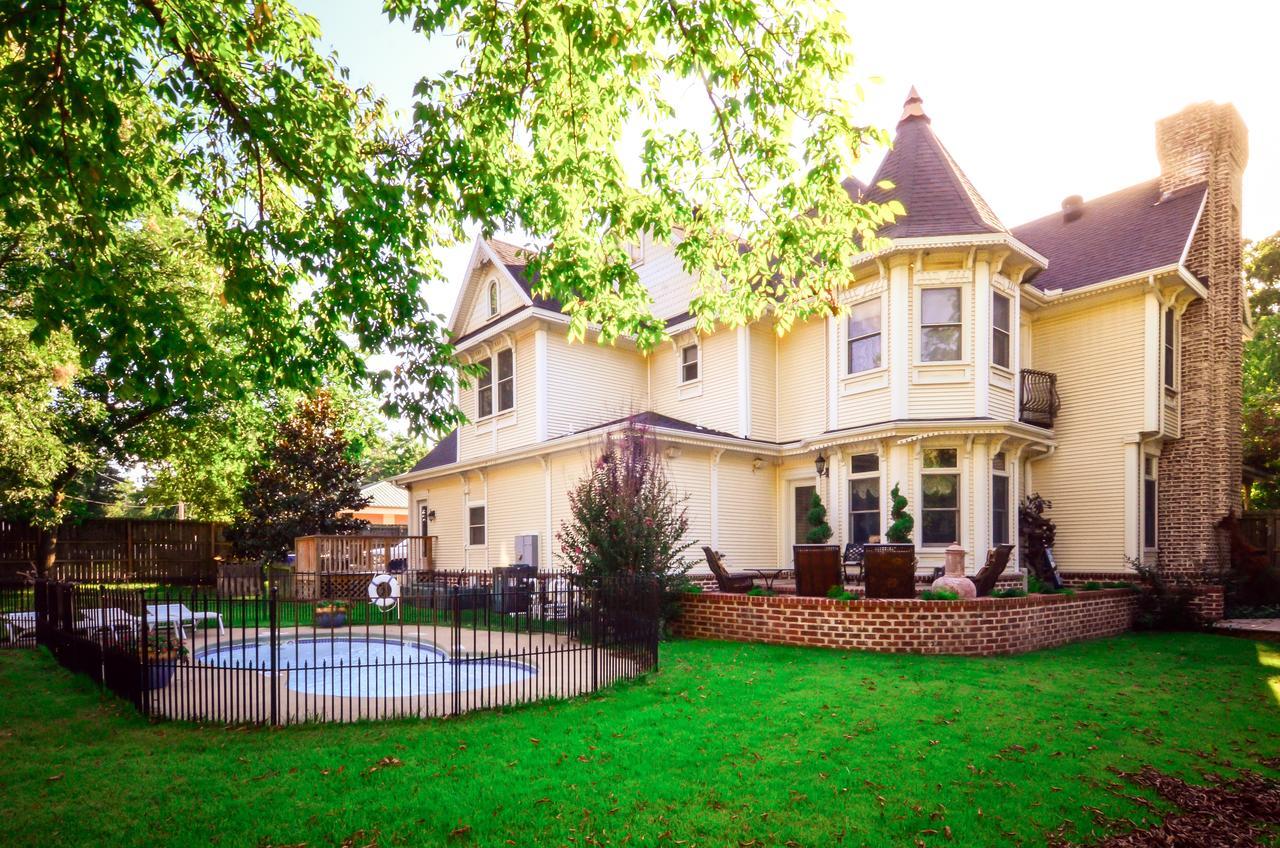 The Victoria Bed & Breakfast Бентънвил Екстериор снимка