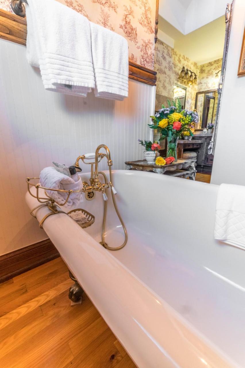 The Victoria Bed & Breakfast Бентънвил Екстериор снимка