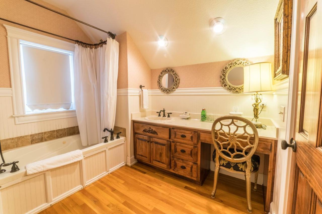 The Victoria Bed & Breakfast Бентънвил Екстериор снимка